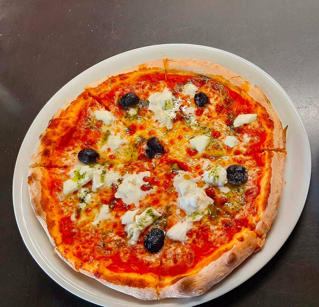 Pizza chez Mountain Story restaurant
